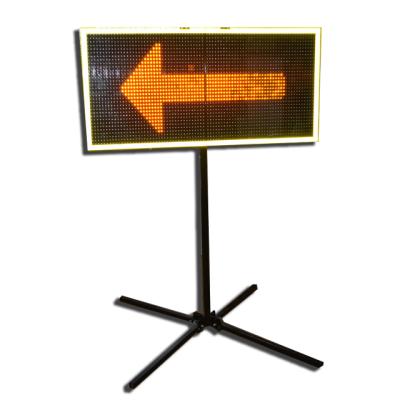 China Foldable Dynamic Matrix LED Screen Sign Road Traffic Message Sign With Bracket 710X690X80mm VMs Board for sale