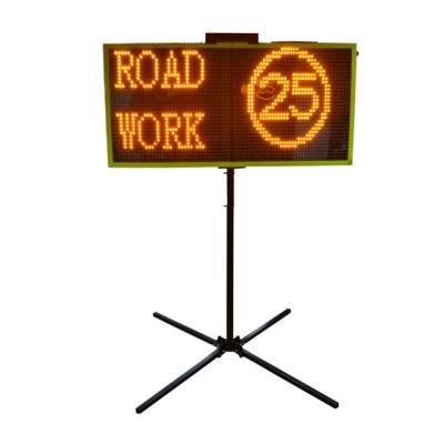 China Foldable Dynamic Matrix LED Screen Sign Road Traffic Message Sign With Bracket 710X690X80mm VMs Board for sale