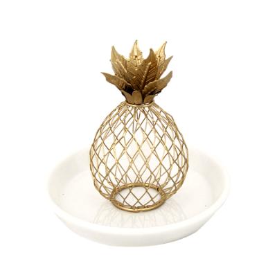 China Necklace Bracelet Ring Jewelry Display Decoration Gold Pineapple Ceramic Trinket Tray for sale