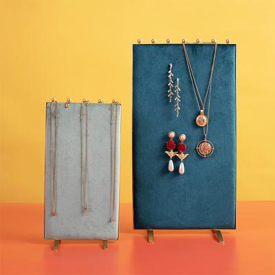 China Handmade necklace display board jewelry shop counter display decoration shooting props flannel jewelry rack necklace for sale