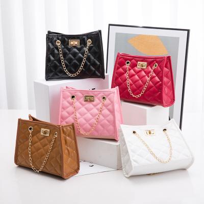 China 2023 Hot Selling Fashion Small Square Chain Women Handbags Chain Messenger Purses Fashion Handbags For Ladies Women Custom Handbag for sale