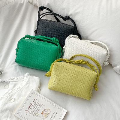 China Fashion Design Crossbody Green Woven Bag Fashion Messenger Mobile Phone Bag One Retro Small Shoulder Square Bag for sale