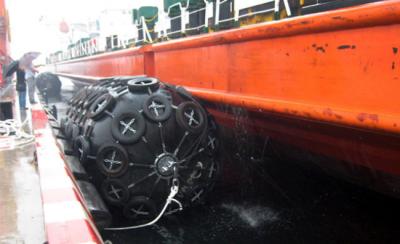 China Explosión anti Marine Floating Pneumatic Rubber Fenders de la defensa de la honda de la tirantez del aire en venta