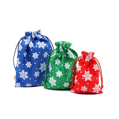 China Fashion 2022 Hot Selling Canvas Gift Bags Christmas Snowflake Gift Treat Bags Winter Wonderland Drawstring Gift Bag for sale