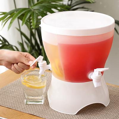 China Home Party Beverage Dispenser Plastic Beverage Container Round Barrel 3 Grate Rotating Beverage Cooler With Wheels For Tea And Juice With Tap for sale