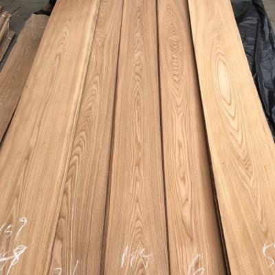 China Veneer de madera de olmo natural 0,45 0,5 mm 1 mm 2 mm 3 mm recta / montaña de grano Veneers de olmo hojas de veneer de madera en venta