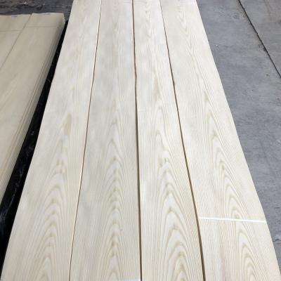 Cina Prezzo Veneers di legno di cenere bianco di cenere naturale Veneer fogli di montagna/grano retto Decorative Veneer di legno di cenere in vendita