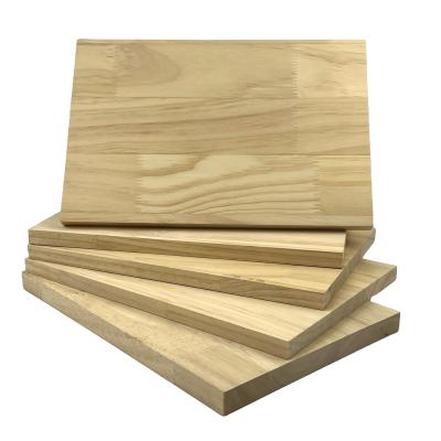 Cina Legno di pino Finger Joint Legno 8mm 10mm 12mm 18mm 20mm 35mm 40mm Legno laminato Pine Finger Joint in vendita