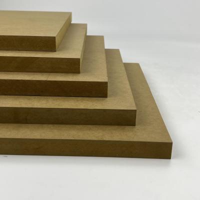 China Tablero de madera MDF compuesto práctico Espesor inofensivo 3 mm-25 mm en venta