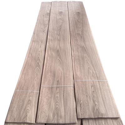 Cina Prezzo di fabbrica Veneer di noce nera naturale 0,5 mm 1 mm Veneer di noce americana Veneer di legno naturale a fette in vendita