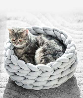 China Angenehmer gehäkelter waschbarer 35cm 40cm 45cm Donut Cat Bed Chunky Knit Cat Bed Nonslips zu verkaufen