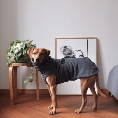 Chine Machine imperméable protégeant du vent de costume de manteau de chien d'ouatine d'OEM lavable à vendre