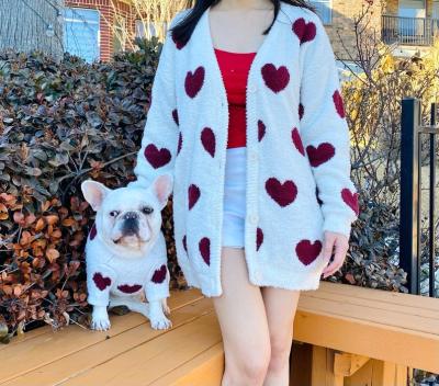 Chine Le propriétaire confortable de Terry Sweater Dog Matching Pet a placé le modèle rouge de coeur à vendre