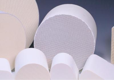 Cina Il supporto ceramico del favo cilindrico personalizza per le marmitte catalitiche in vendita