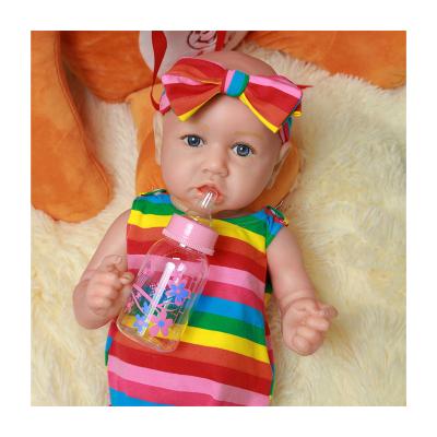 China Cheap Realistic Lifelike Bebe 22inch Lifelike Silicone Reborn Baby Doll Clothes 55cm For Kids for sale