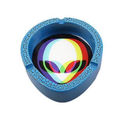 China Cigar Ashtray Accessories LENS Resin Alien Ashtray Smoking Smoking Custom for sale