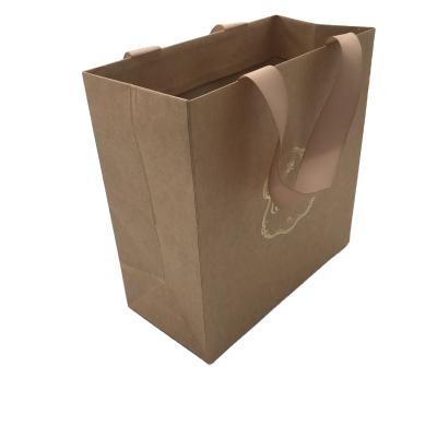 China Laminated Recyclable Custom Hot Stamping With Handle For Tissue Packaging for sale