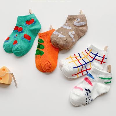 China New breathable baby slouch socks baby striped baby socks children's walking socks for sale