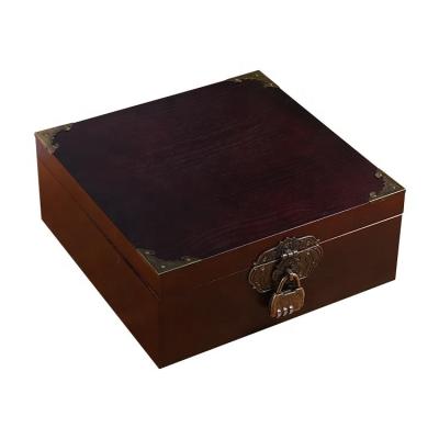 China Customized Logo Acceptable Vintage Style Wooden Jewelry Gift Box with Lock and Key for sale