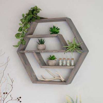 China Estante flotante de madera maciza hexagonal Diseño moderno para dormitorio Sala de estar y cocina en venta