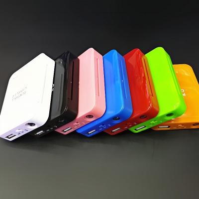 China New Product Convenient Removable Power Bank 5V AA Battery Emergency Power Bank for sale