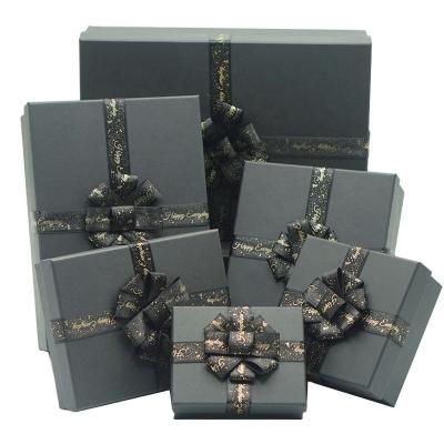 China Recycled Materials 2022 Welcome Boxes For Gift Luxury Paper Wine Box Packaging Box With Clothes for sale