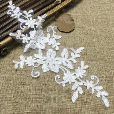 China Wholesale Polyester Embroidered Embroidered White Floral Lace Applique For Dress for sale