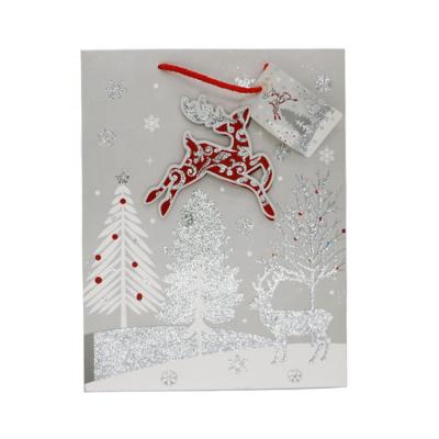 China 3D Christmas Festival Party Gift Bags Recyclable Candy Craft Dusting Shopping Paper Bag for sale