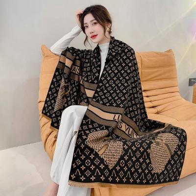 China 2021 new European and American retro magnetic V letter scarf women autumn and winter wild cashmere double-sided thickened warm scarf for sale