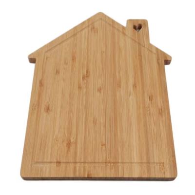 China Sustainable House shaped chopper tablas De madera custom natural bamboo chopper bamboo chopper with juice groove for sale