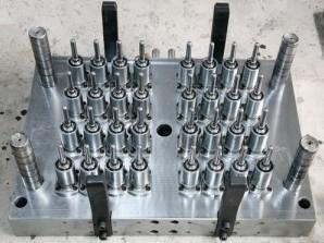 China 32 Cavity Hot Runner Precision Injection Mould , Needle Valve Pet Perform Mold for sale