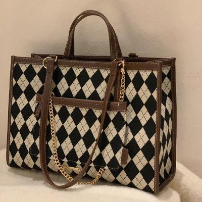 China Custom designer women bags famous fashion logo brands plaid shoulder bags for women girls with grip pocket front side bag for sale