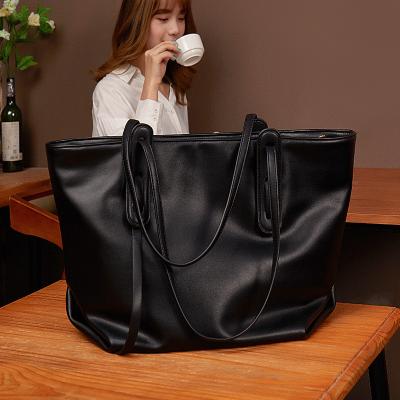 China Low MOQ Waterproof Fashion Black Tote Bags Elegant Tote Bags For Women for sale