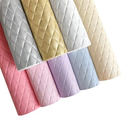 China Abrasion-Resistant Bright Color Diamond Square Embossing Vinyl Synthetic Solid Metallic PU Leather To Make Make Up Cosmetic Bag Bag for sale