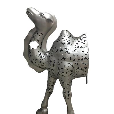 China Modern Art Custom Camel Animal Figurine Metal Sculpt Fiberglass Indoor Outdoor Large Sculpture For Amusement Park for sale