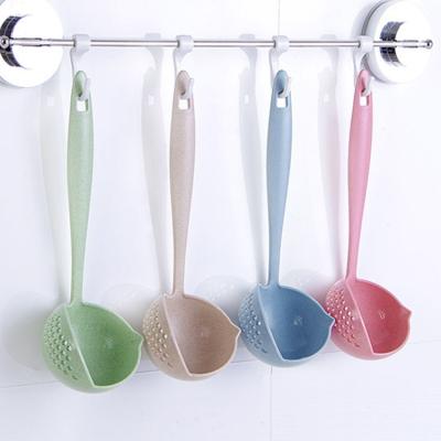 China Long Handle Straw Straw Kitchen Spoon Wheat Pot Spoon Long Handle Strainer Filter Viable Combined Plastic Mesh Tableware Fishing Spoon for sale