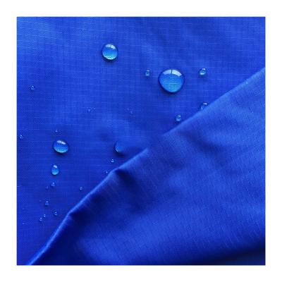 中国 Waterproof 0.2 70D ripstop nylon fabric PU coating fabric for garment winter jacket sleep bag lining 販売のため