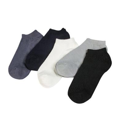 China Newest Japan 100% OEM Antibacterial Custom Cheap Bamboo Men's Soft Socks, Boat Men's Ankle Socks for sale