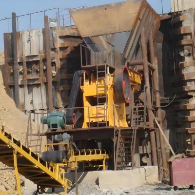 China Pec Ore Jaw Crusher met Vibrating Screen Outlet Grootte 100-300mm en prestaties Te koop