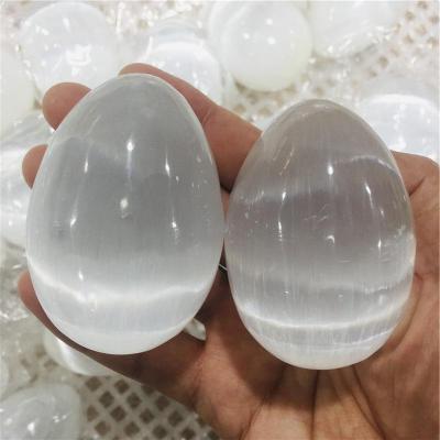 China Natural Crystal Aura Gypsum Yoni Crystal Palm White Egg Selenite Eggs From Europe For Sale for sale