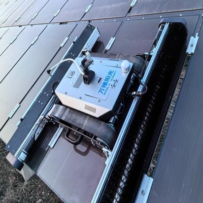 China Robot de limpieza de paneles solares con boquilla de spray de agua Costo de envío y tiempo de entrega en venta