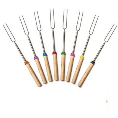 China 8 Handle Indoor Wooden Handle Marshmallow Color Extendable BBQ Roasting Sticks Forks Barbecue Set Skewer For Campfire for sale