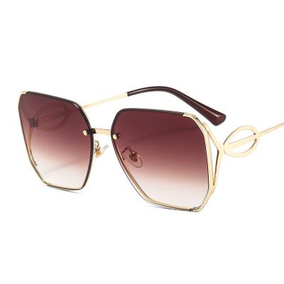 China 2021 NWOGLSS 50835 New Style Environmentally Friendly Gradient Metal Temple Outdoor Sunglasses for sale