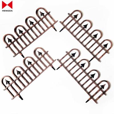 China Easily Assembled 600mm x 310mm Decorative Garden Fencing Copper Victorian Gold Style Roller Fence Grass Lawn Flower Bed and Plastic Patio Border for sale