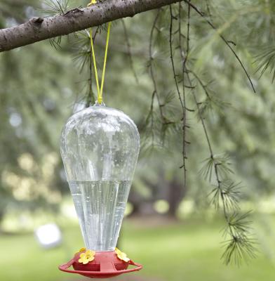 China Cheap Garden Plastic Hummingbird Bird Feeder Automatically Hanging Feeder Water Feeder for sale