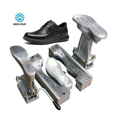 China Desma Type Injection Machine Professional Pu Dip Shoe Making Mould Factory Custom Casual Leather Footwear Mould à venda