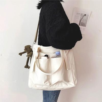 China 2022 Wholesale Fashion Bag Female Customers Simple Zipper Handbags Shoulder Large Capacity Waterproof Tote Bags Women Brand Cr for sale