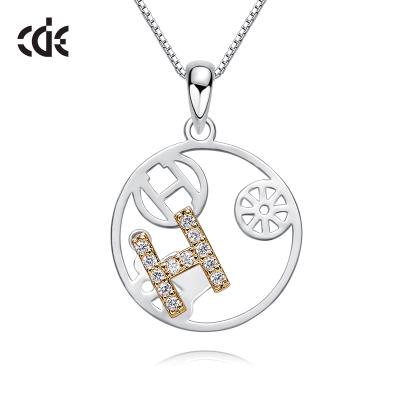 China Lady Accessories Delicate Custom Wholesale CLASSIC Initials Letter Necklace for sale