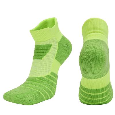 China Antibacterial Professional Men's Outdoor Sports Cycling Socks Men's Soccer Basketball Socks Non-slip Compression Cotton Men's Socks for sale