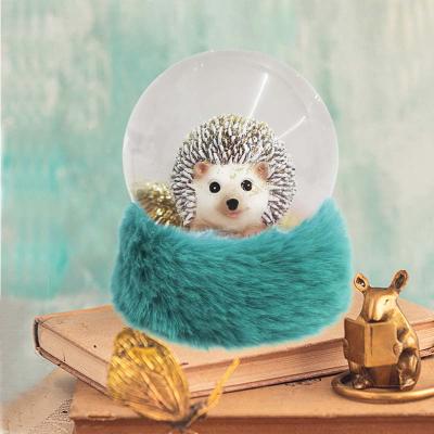 China Europe Gift Points 2022 Laces De nieve Customizable 100mm Snow Dome Glass Cat Bunny Gift Water Snow Globe for sale